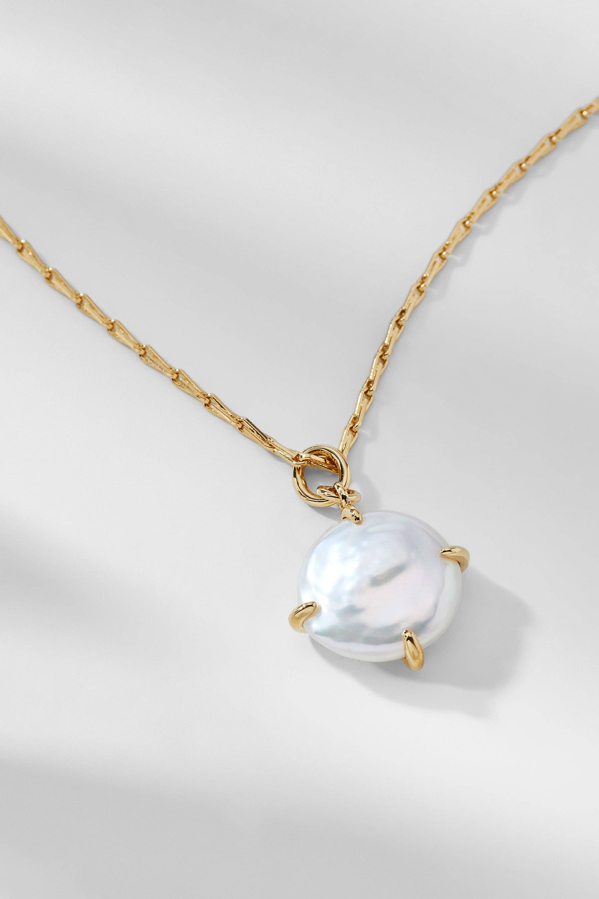 DOT DOT DOT COIN PEARL PENDANT NECKLACE